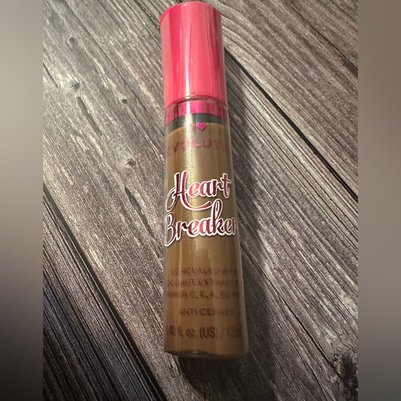 Revolution Heart Breaker Concealer - Hazelnut - Picture 1 of 5